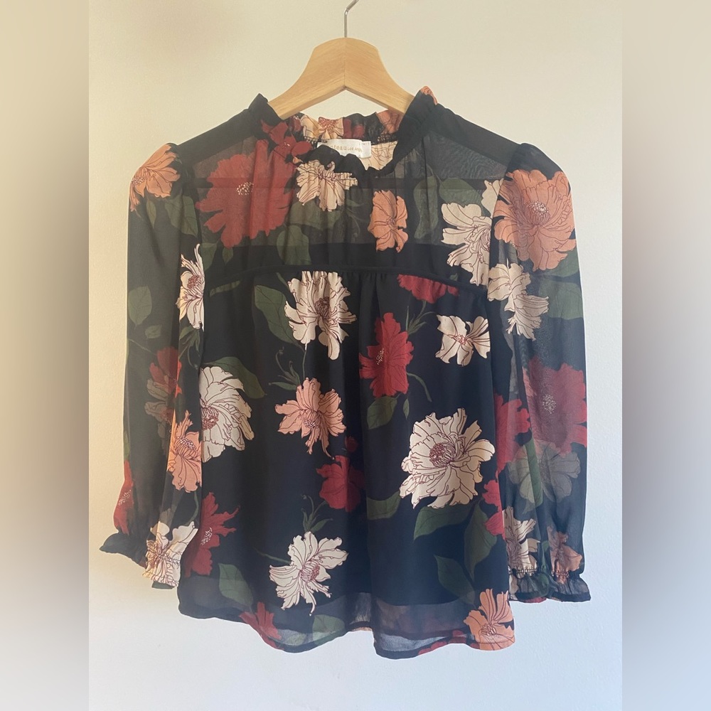 Monteau Los Angeles Top | Navy with Romantic Florals w Rouched Collar and Sleeve